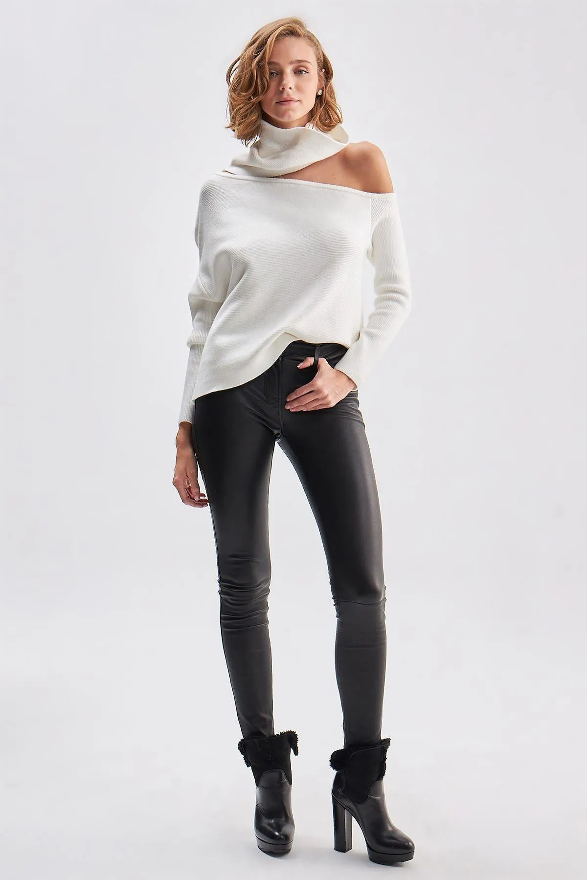 Portable Neck Low Shoulder Knitwear Sweater