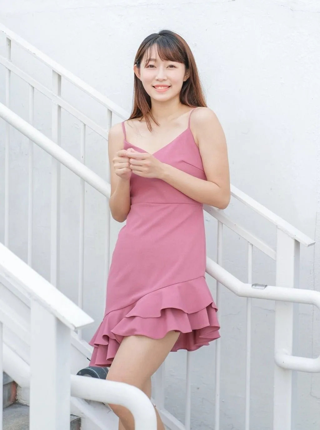 Short V-Neck Frilled Dress ROSEWOOD*