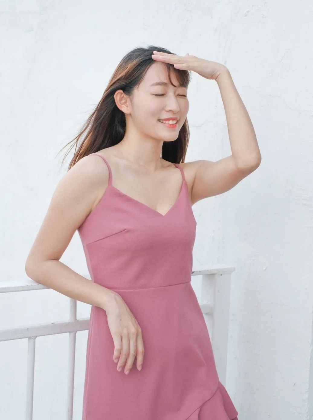 Short V-Neck Frilled Dress ROSEWOOD*