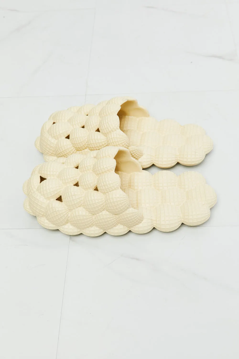 Women Laid Back Bubble Slides