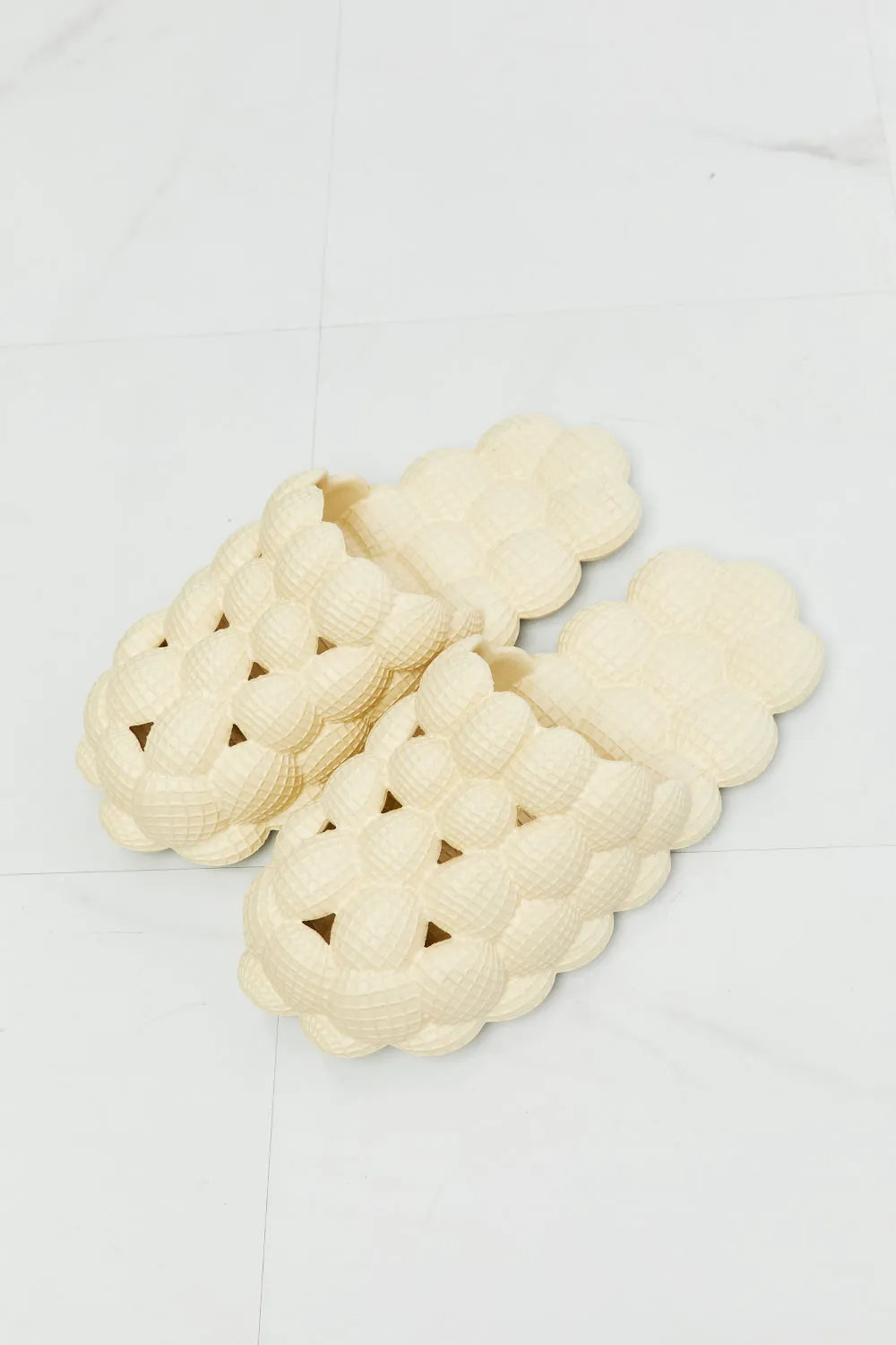 Women Laid Back Bubble Slides