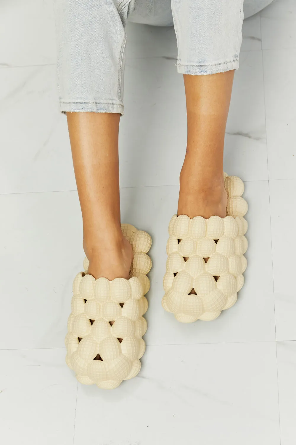 Women Laid Back Bubble Slides