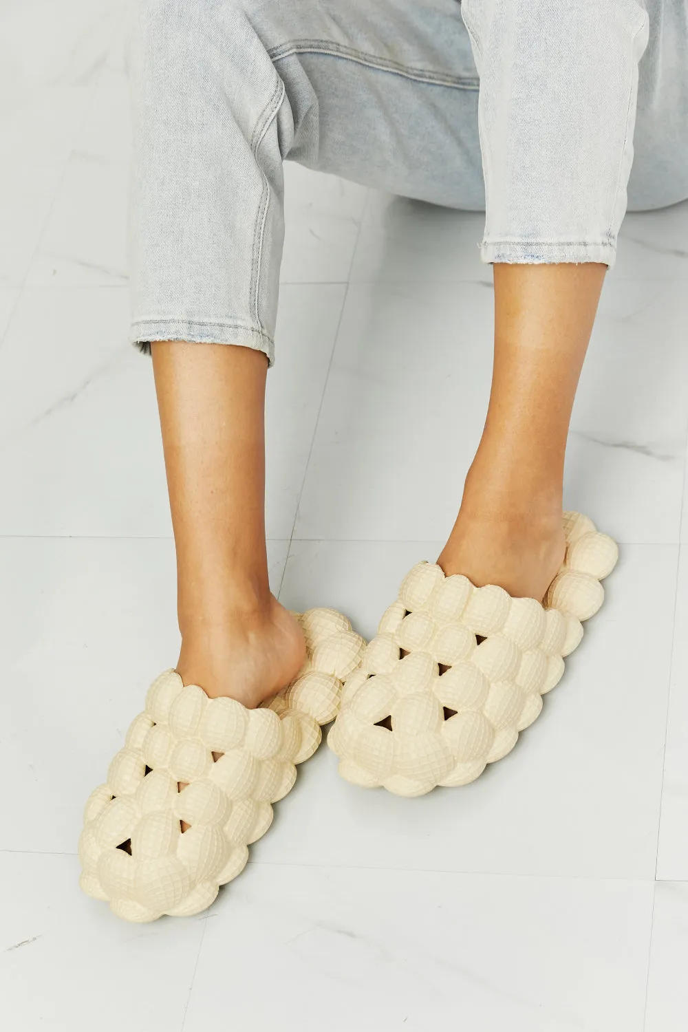 Women Laid Back Bubble Slides