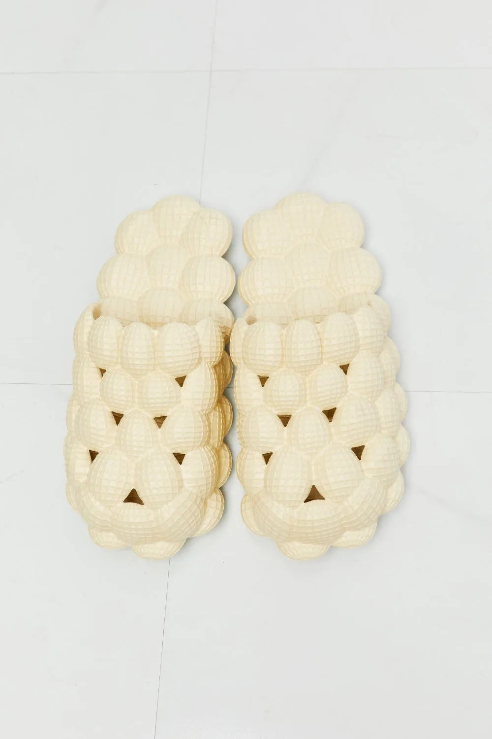 Women Laid Back Bubble Slides