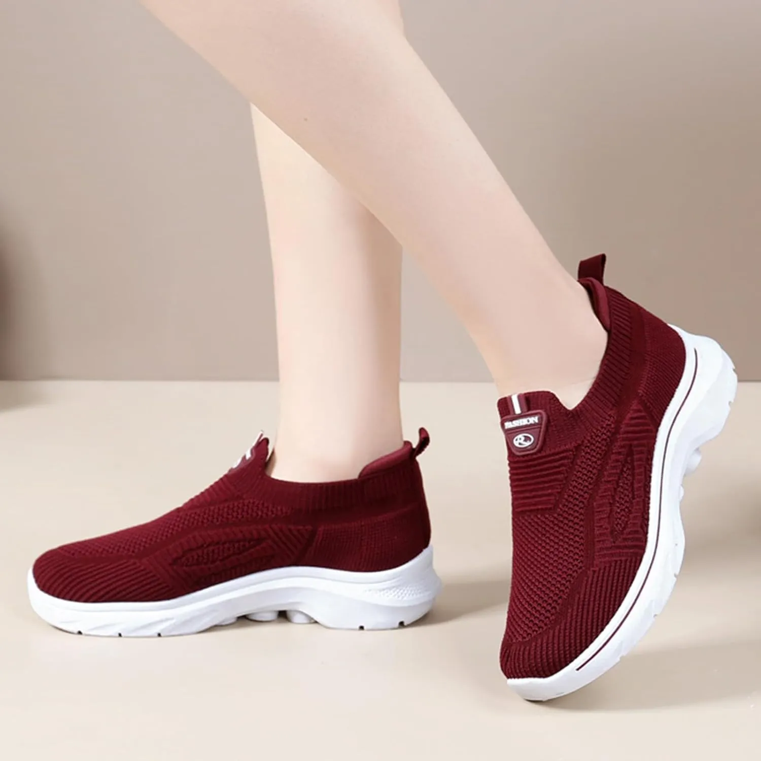 Women's Slip on Walking Shoes Non Slip Memory Foam Arch Support Running Shoes Breathable Mesh Sports Workout Tennis Shoes Ladies 2024 Fashion Sneakers