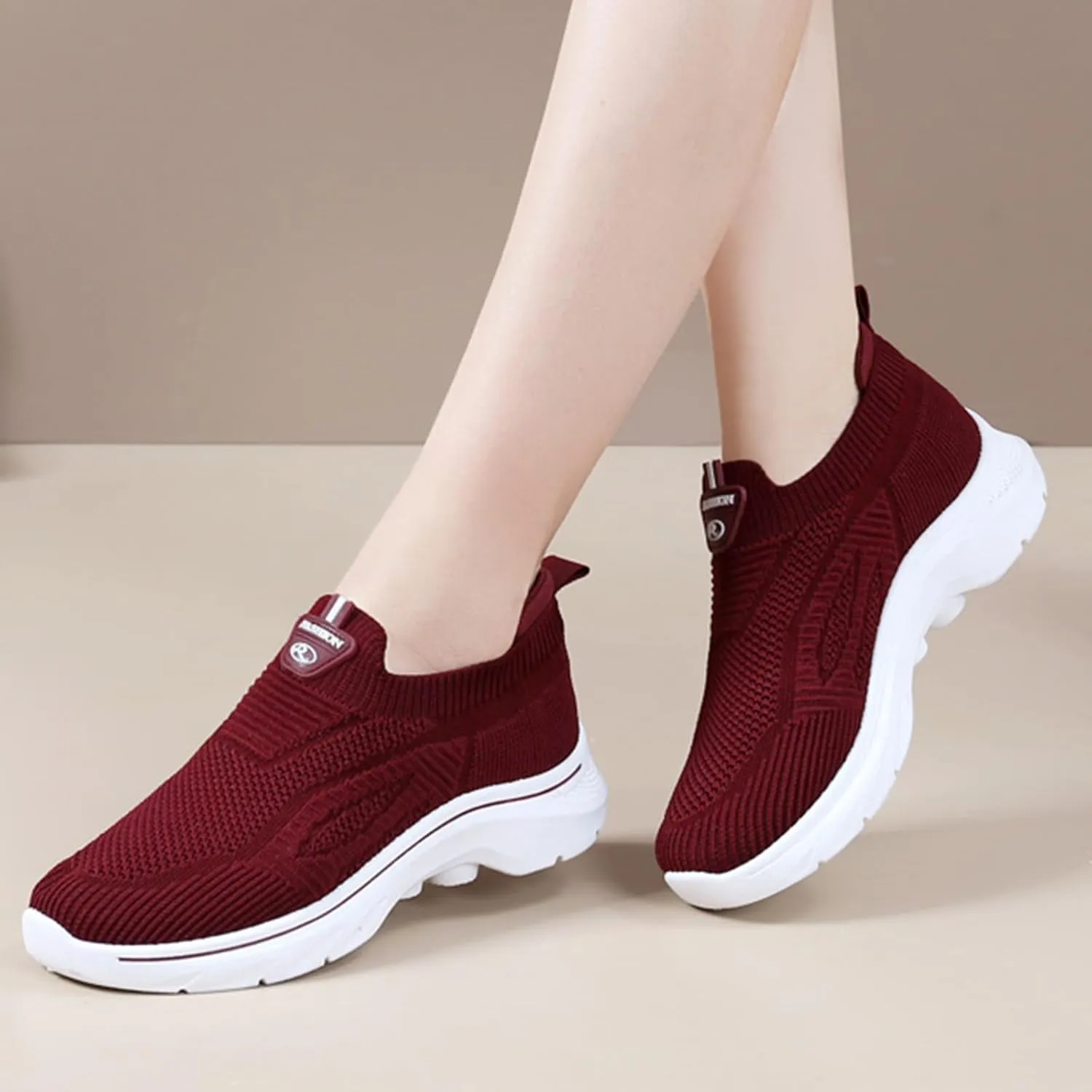 Women's Slip on Walking Shoes Non Slip Memory Foam Arch Support Running Shoes Breathable Mesh Sports Workout Tennis Shoes Ladies 2024 Fashion Sneakers
