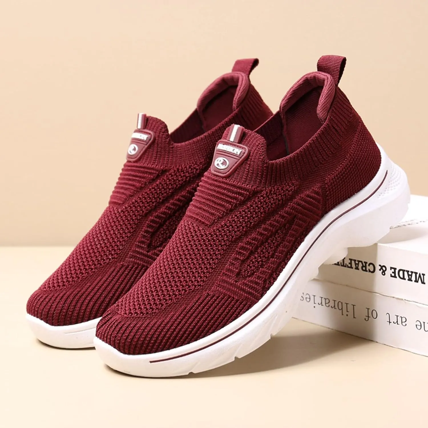 Women's Slip on Walking Shoes Non Slip Memory Foam Arch Support Running Shoes Breathable Mesh Sports Workout Tennis Shoes Ladies 2024 Fashion Sneakers